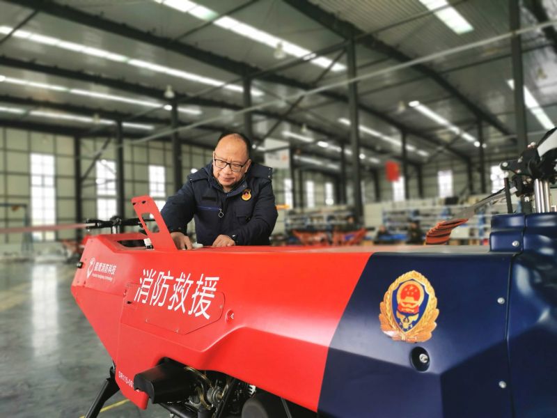 《河南日?qǐng)?bào)》長篇報(bào)道獵鷹董事長張萬民 關(guān)注獵鷹裝備背后科研故事